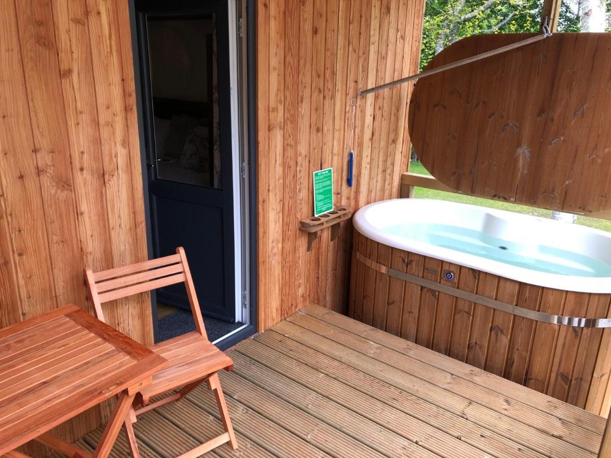 Breckland Lodge 2 With Hot Tub Belladrum Buitenkant foto